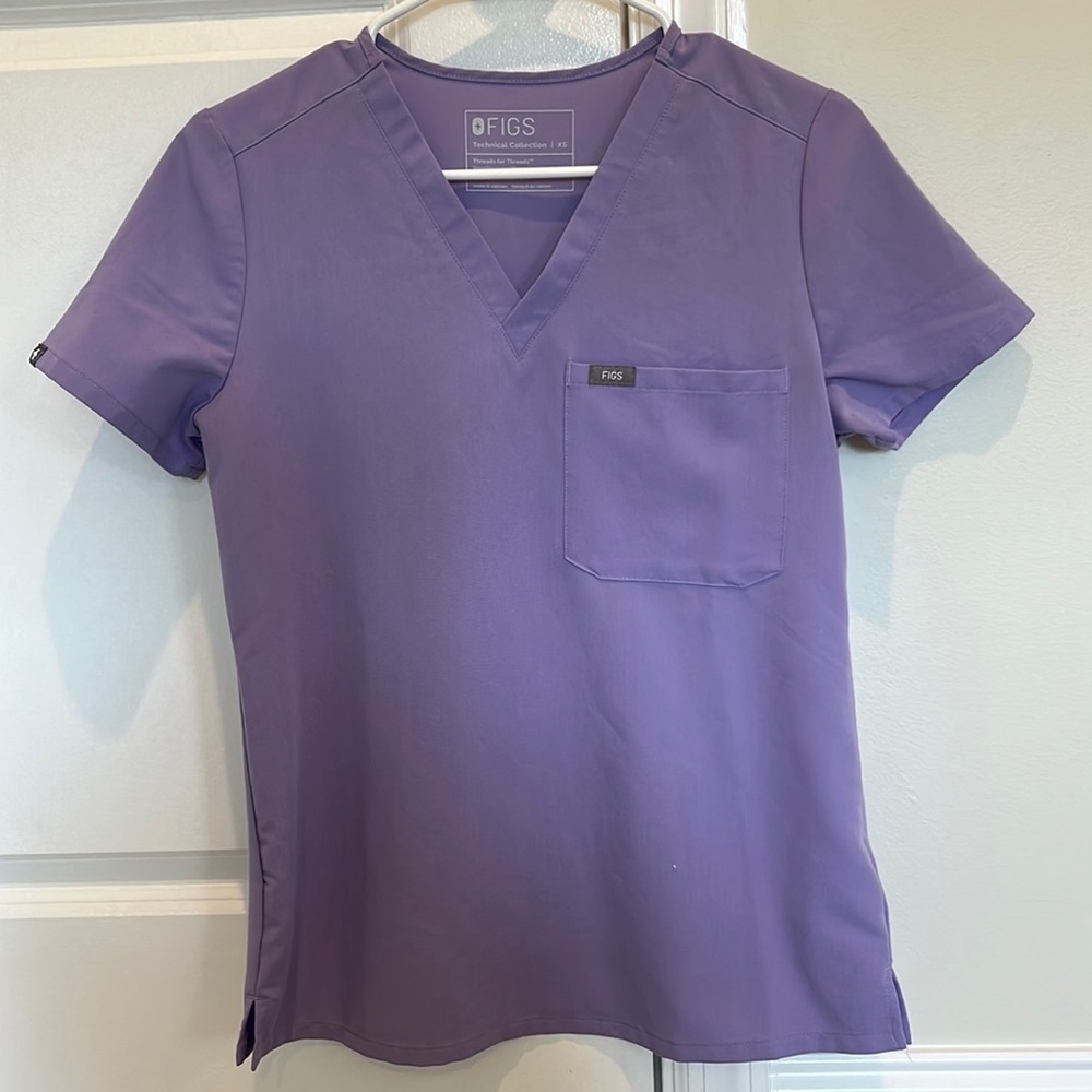 Figs: Catarina One-Pocket Scrub Top. Size XS